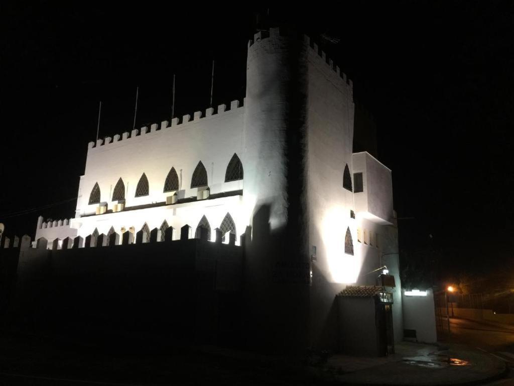 Hostal El Castillo Alcala De Guadaira Luaran gambar